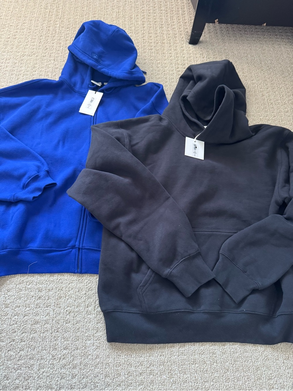 Women’s aritizia Sweatshirt - Blue and Black Plush Pullover sf M and L nwt